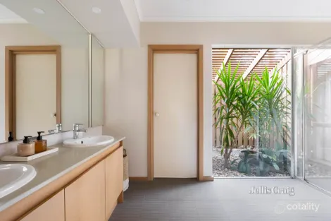 Property photo of 65 Maroong Drive Research VIC 3095