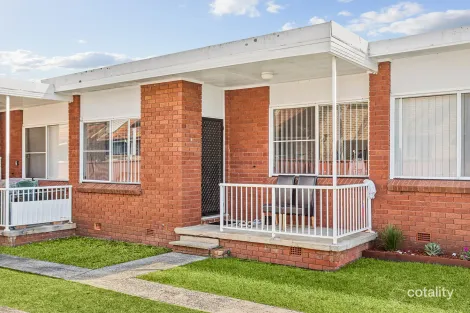 Property photo of 2/39 Reddall Parade Lake Illawarra NSW 2528