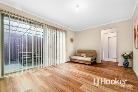 Property photo of 2 Howqua Place Cranbourne VIC 3977