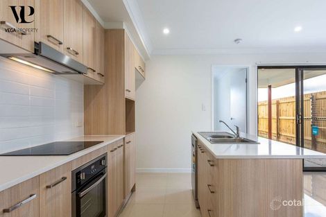 8 Mount Mitchell St, Park Ridge, QLD 4125