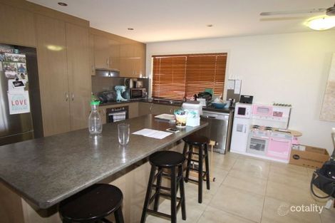 Property photo of 2/16 Lakeside Drive Emerald QLD 4720