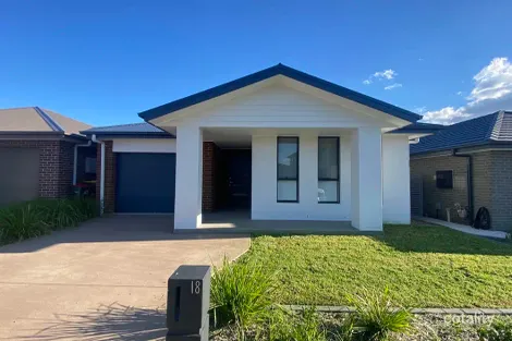 18 FALLOW ST, GREGORY HILLS, NSW 2557