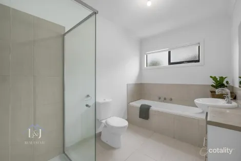 Property photo of 1/11 Howqua Place Pakenham VIC 3810