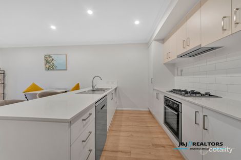 Property photo of 31 Lumeah Drive Cranbourne West VIC 3977