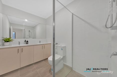 Property photo of 31 Lumeah Drive Cranbourne West VIC 3977