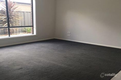 Property photo of 16 Cloverbank Drive Cranbourne East VIC 3977