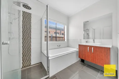 Property photo of 8 Ferneley View Aintree VIC 3336