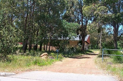 2 Hawkstone Rd, Roleystone, WA 6111