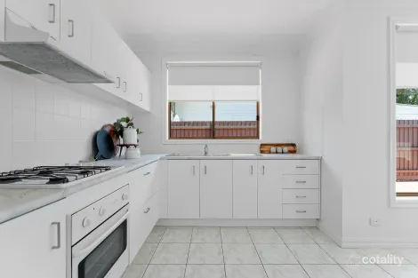 Property photo of 3/40 Woodland Street Strathmore VIC 3041