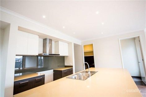 Property photo of 5 Westphalian Rise Clyde North VIC 3978
