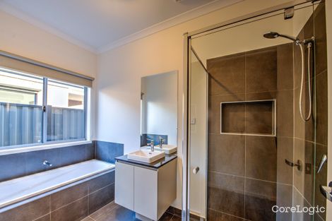 Property photo of 36 Gossia Avenue Craigieburn VIC 3064