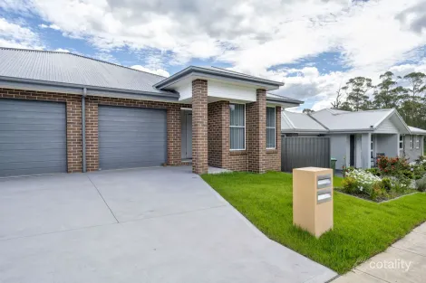 2/9 Cinnamon Way, Morisset, NSW 2264