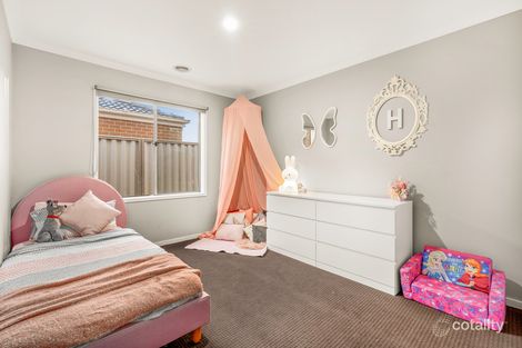 Property photo of 12 Bavaria Lane Pakenham VIC 3810