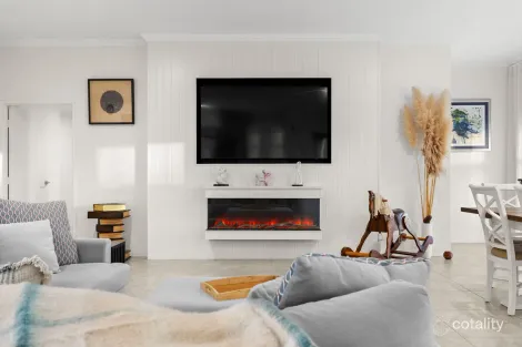 Property photo of 3 Swimmer Terrace Jindalee WA 6036