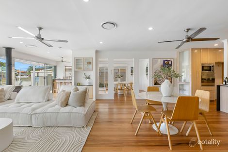 Property photo of 11 Andrew Avenue Broadbeach Waters QLD 4218