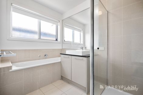 Property photo of 5 Emma Close Drouin VIC 3818