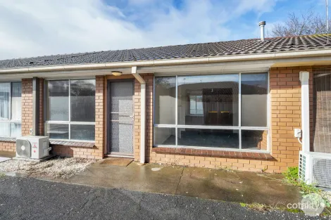 Property photo of 2/4 Marie Crescent Wendouree VIC 3355