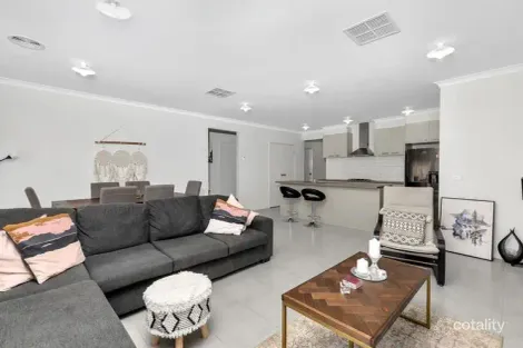 Property photo of 14 Spotted Way Tarneit VIC 3029