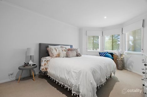 Property photo of 11 Pinelea Grove Gisborne VIC 3437