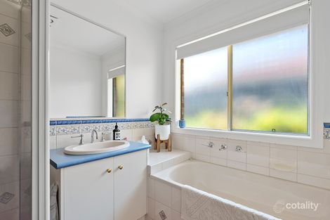 Property photo of 11 Pinelea Grove Gisborne VIC 3437