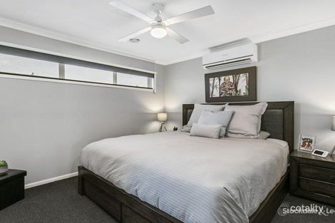 Property photo of 4 Dixon Grove Cranbourne West VIC 3977