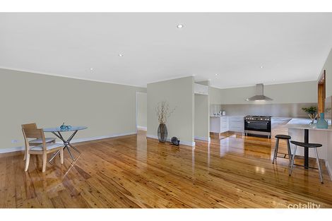 Property photo of 6 Kerry Crescent Berkeley Vale NSW 2261