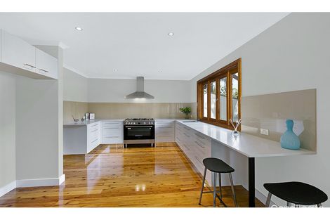 Property photo of 6 Kerry Crescent Berkeley Vale NSW 2261
