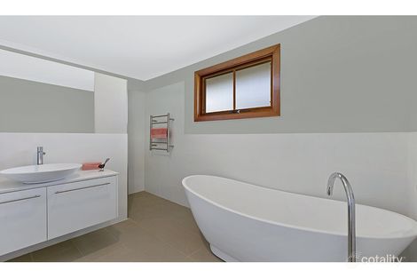 Property photo of 6 Kerry Crescent Berkeley Vale NSW 2261