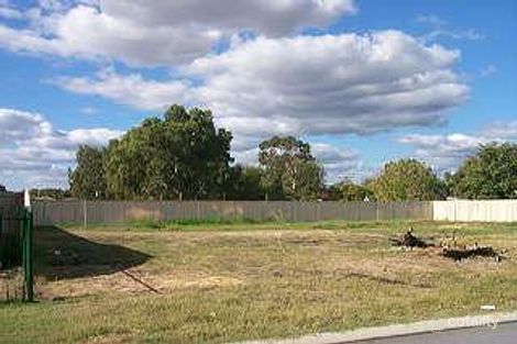 11 Santina Pl, Queens Park, WA 6107