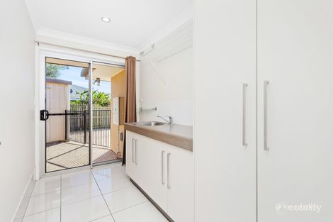 Property photo of 7 Seashell Court Lammermoor QLD 4703