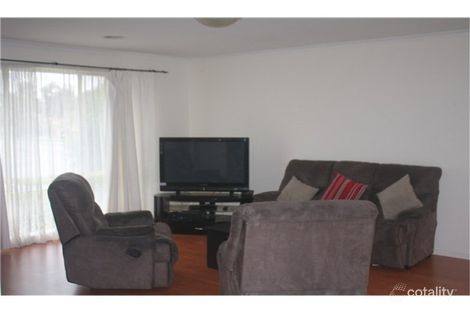 Property photo of 2 Elpara Way Hampton Park VIC 3976