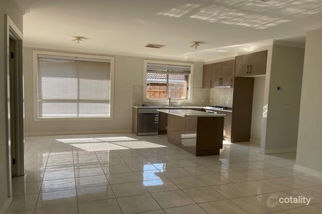 2/1 Curlew Pl, Werribee, VIC 3030