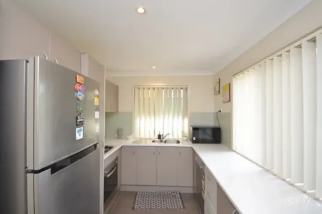 Property photo of 2/8 Akora Road Wyoming NSW 2250