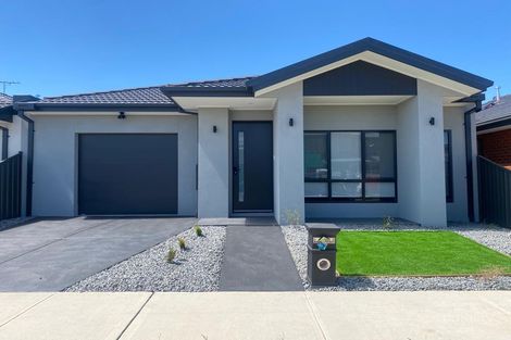 25 Ambition St, Rockbank, VIC 3335