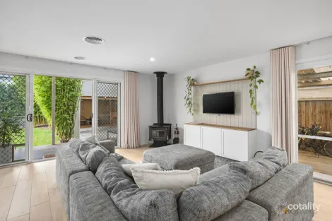 Property photo of 4 Airlie Grove Seaford VIC 3198