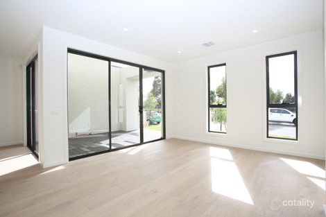 Property photo of 32 Lysterfield Drive Greenvale VIC 3059