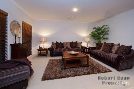 Property photo of 38 Lakeside Circuit Sinnamon Park QLD 4073