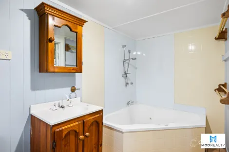 Property photo of 65 Brisbane Road Riverview QLD 4303