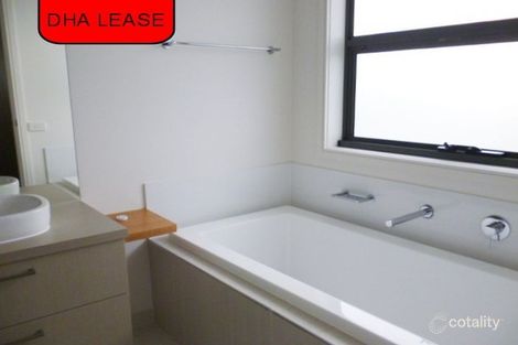 Property photo of 19 Ashberg Drive Waterways VIC 3195