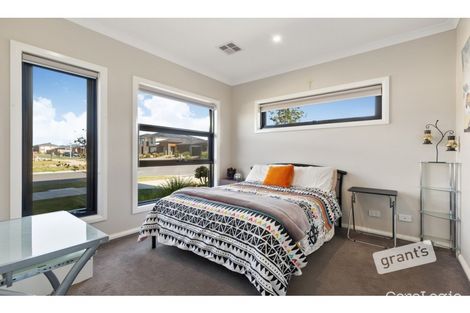 Property photo of 1 Roskopp Avenue Clyde North VIC 3978