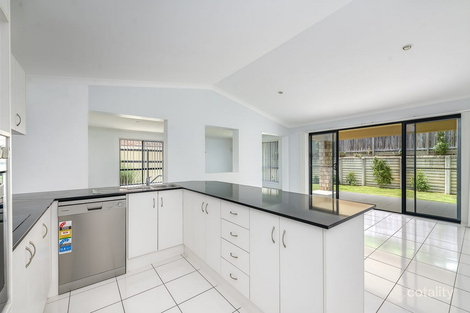 Property photo of 28 Gumleaf Drive Molendinar QLD 4214