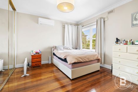 Property photo of 225 Dowling Street Wendouree VIC 3355