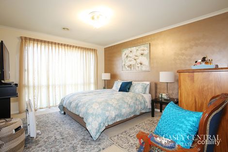 Property photo of 16 Rich Walk Narre Warren South VIC 3805