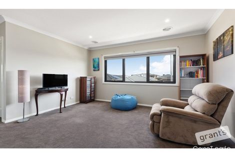 Property photo of 1 Roskopp Avenue Clyde North VIC 3978