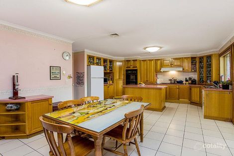 Property photo of 35 Corryong Crescent Taylors Lakes VIC 3038