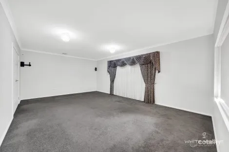 Property photo of 17 Maxwelton Circuit Derrimut VIC 3026