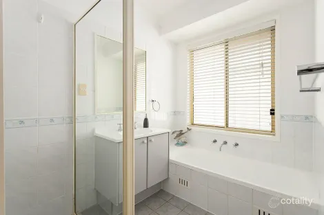 Property photo of 5 Helsal Circuit Shell Cove NSW 2529