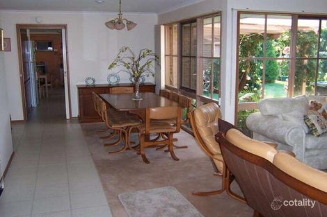 Property photo of 15 Earlston Square Berwick VIC 3806