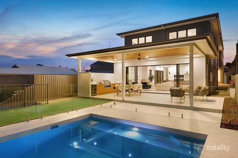 8 Napier St, St Lucia, QLD 4067