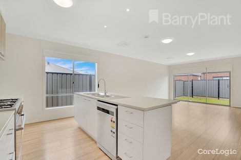 Property photo of 32 Coolamon Drive Craigieburn VIC 3064